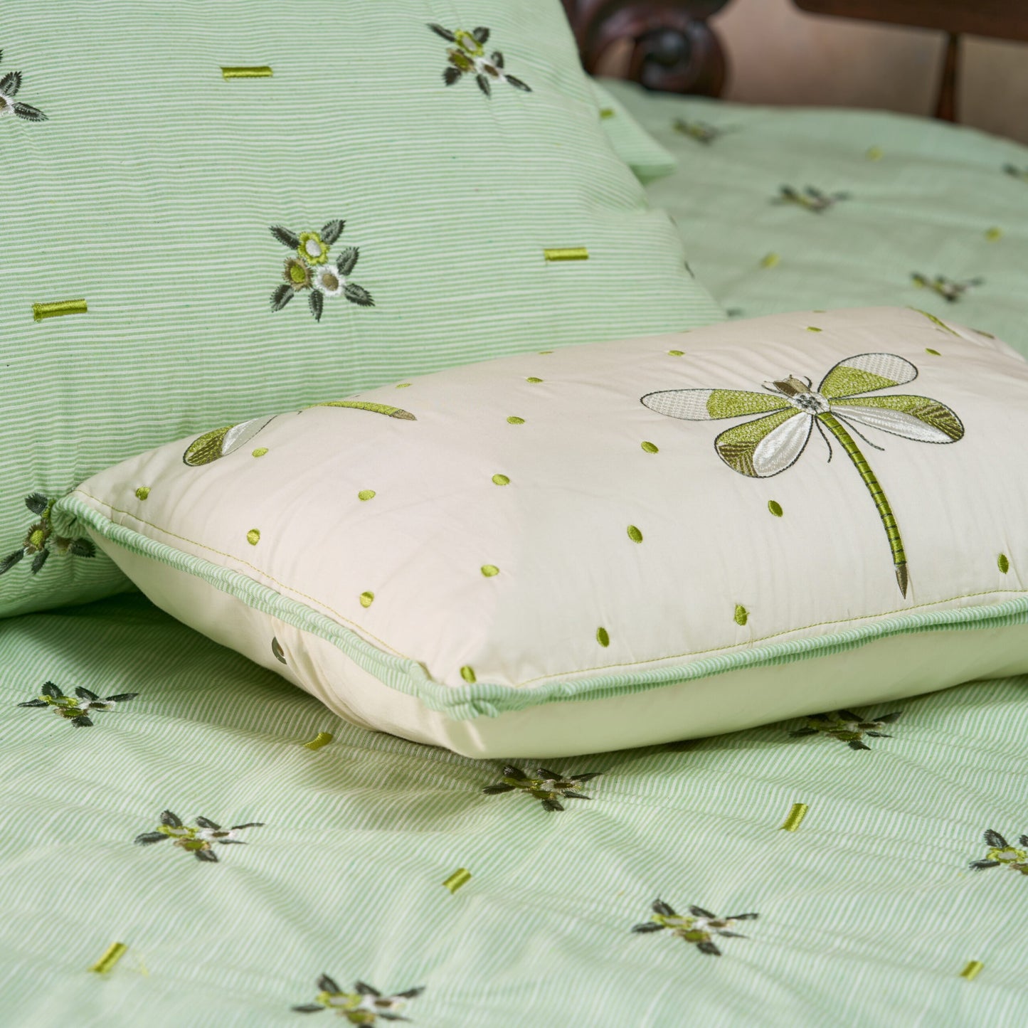 Embroidered Quilted Bed Spread [B0030]